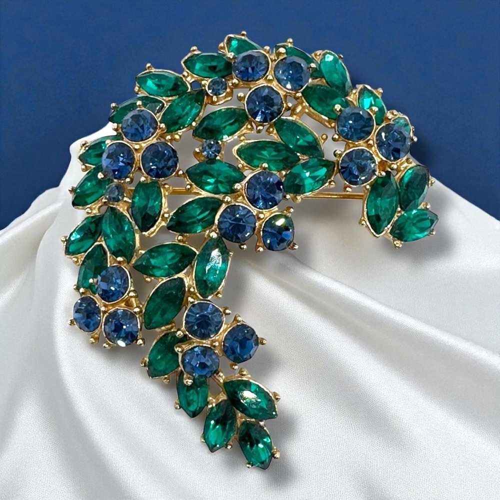 Vintage Trifari Peacock Blue And Green Rhinestone Brooch